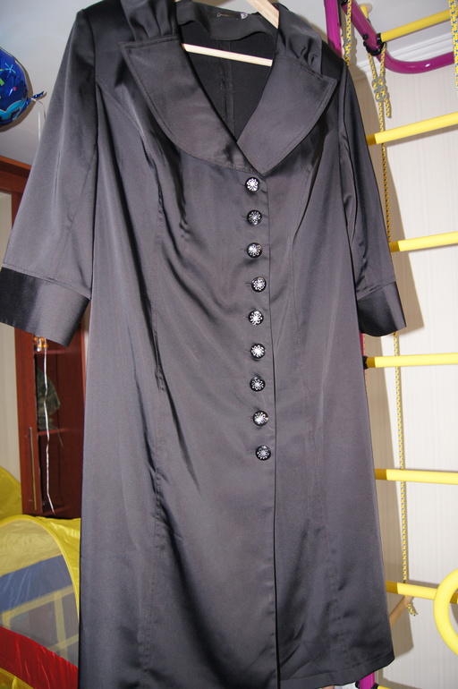 МНОГО красивой одежды на размер 50-52, есть новое и б/у в основном 1 раз, офисные костюмы и нарядные платья.