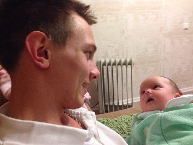 Брат и сестра. 18 лет разница.