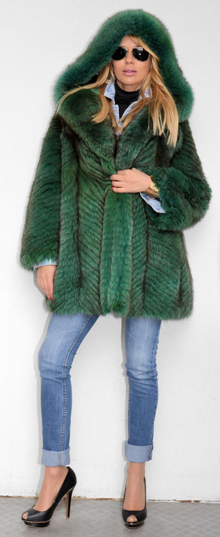 Шуба из лисы. Новая . 45 000р