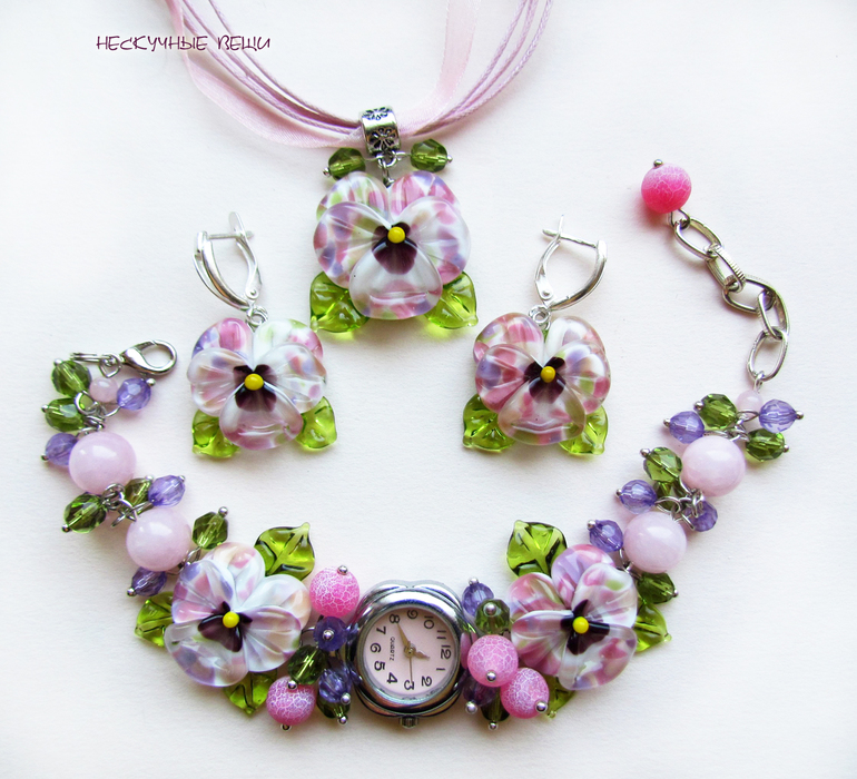 Комплект (часы, серьги, кулон) со стеклянными анютиными глазками