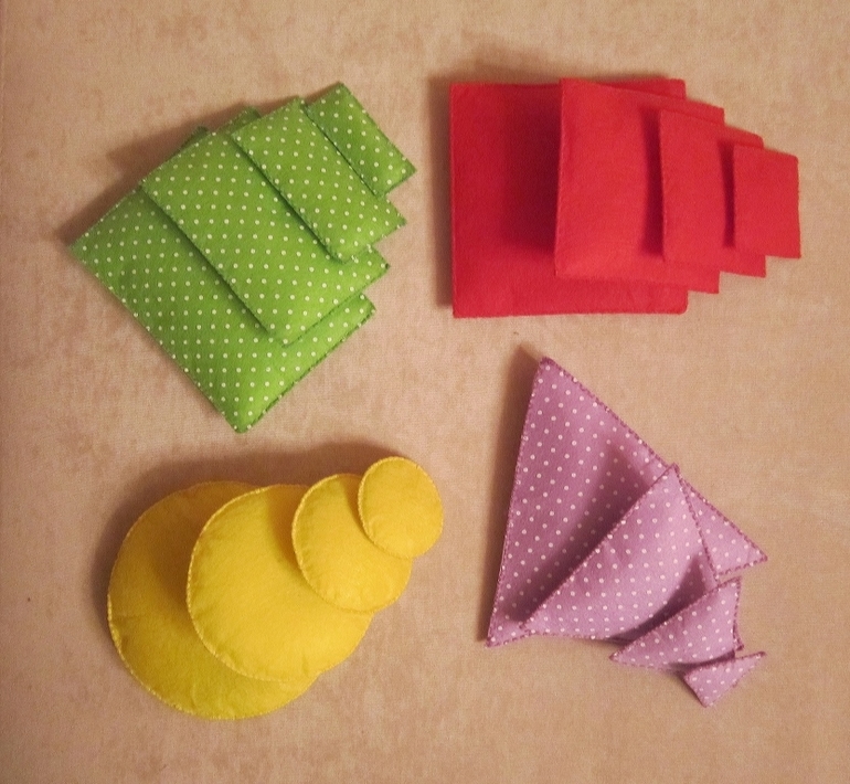 Пирамидки из фетра (тактильно-слуховые)