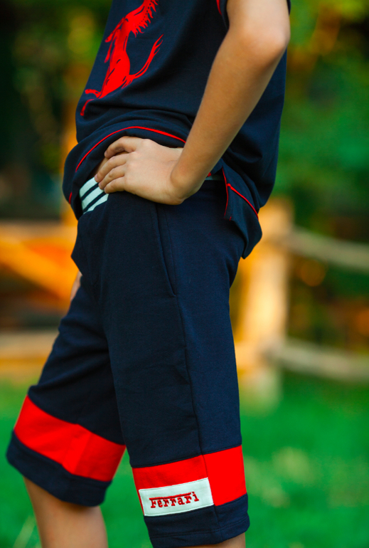 Большая распродажа детской одежды.