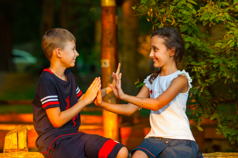 Большая распродажа детской одежды.