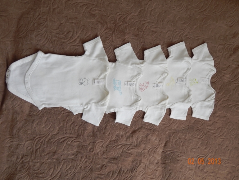 Продам одежду для мальчиков 0-6 месяцев.