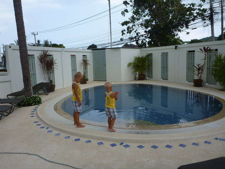 Наверно надо закончить тут с весенним Самуи и вскоре начать добавлять летний)