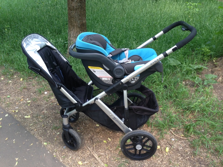 Автокресло UPPAbaby MESA. Теперь у нас целый комплект.