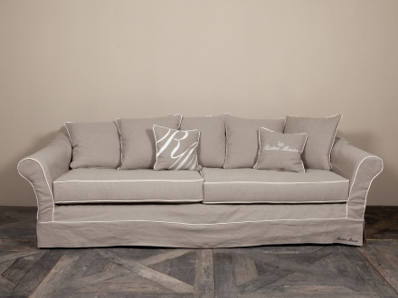 Выбрать кресла в новую гостиную