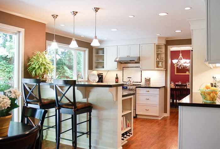 Барные стулья.