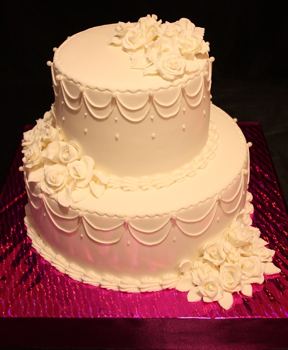 Торт свадебный с цветами