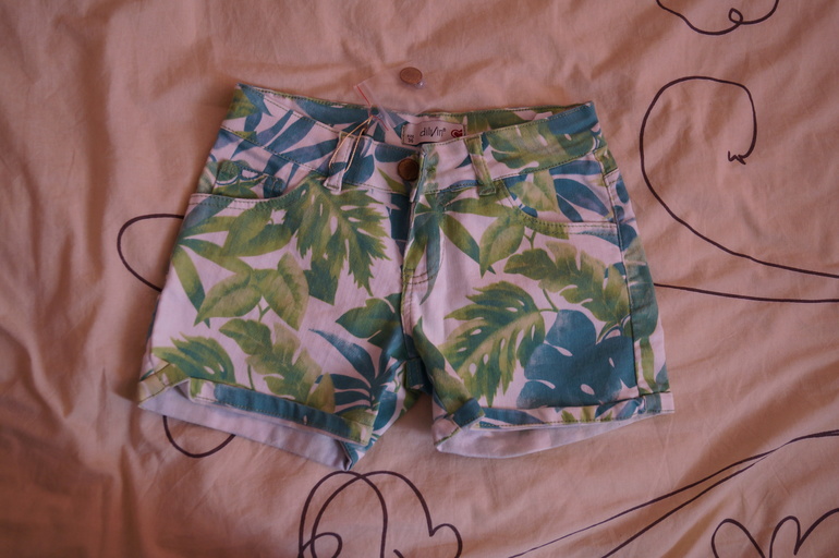 Платья, шорты (жен), спортивный костюм (муж) Регион