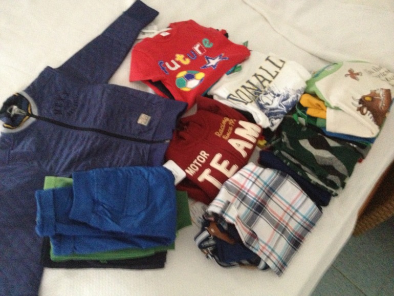 Андрюша, его родители и бабушка ездили на мооооре)