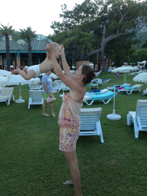 Андрюша, его родители и бабушка ездили на мооооре)