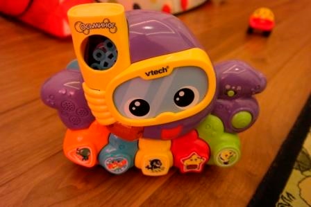 наши любые игрушки с 0 до 11 месяцев))