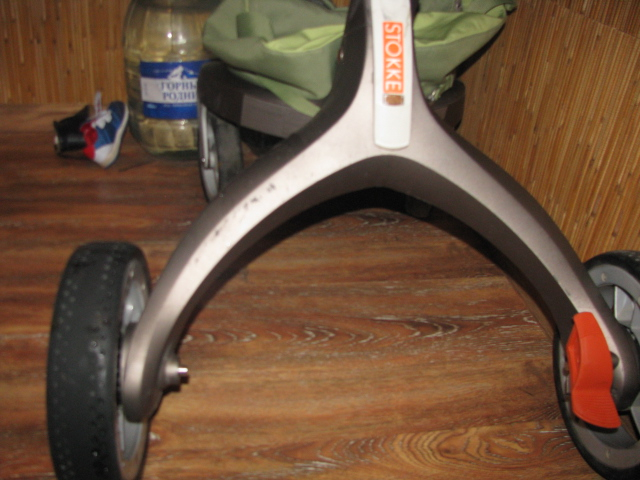 Продам коляску Stokke Xplory за 25000. Я регион, вышлю почтой.