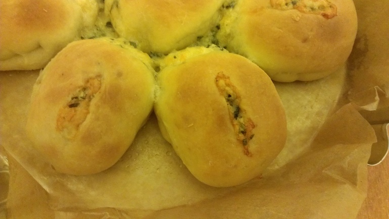 Булочки с чесноком и сыром