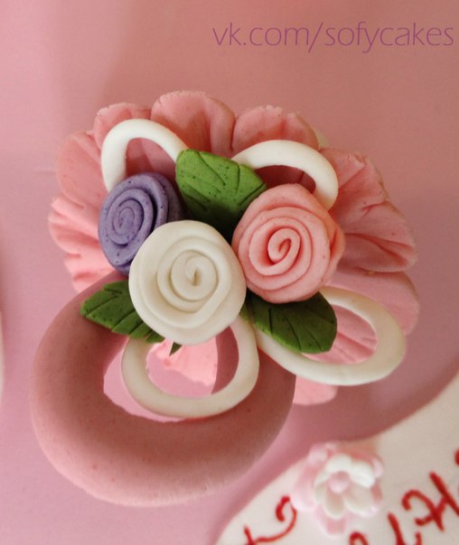 Торт в честь рождения Елизаветы