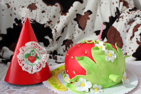 Любимой ягодке 1,5 годика или ДР в клубничном стиле