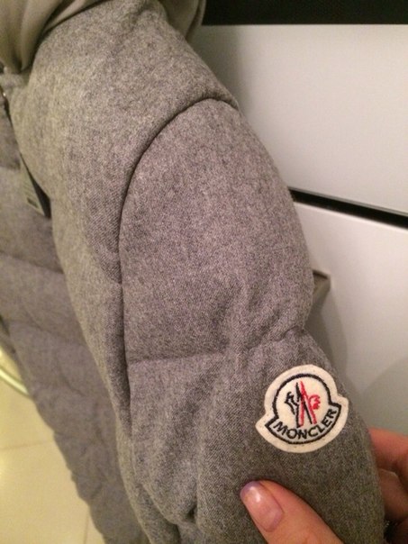 Новый пуховик Moncler - на 12лет!!Очень стильная модель...