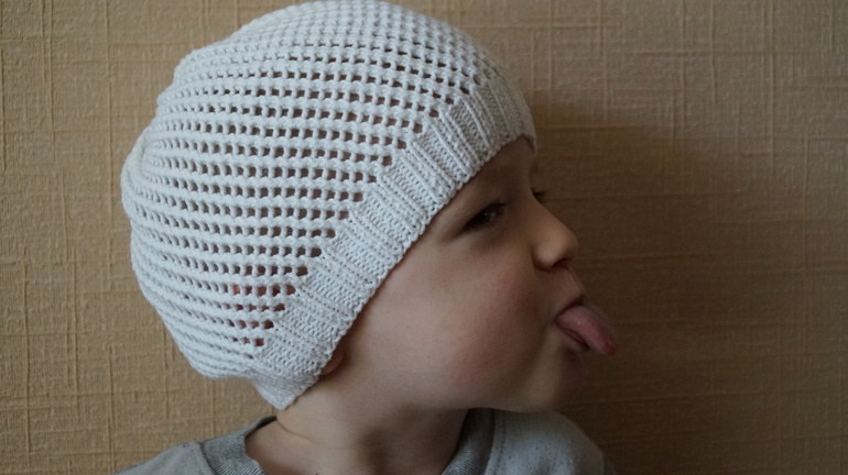 Летние шапочки для сестренок)