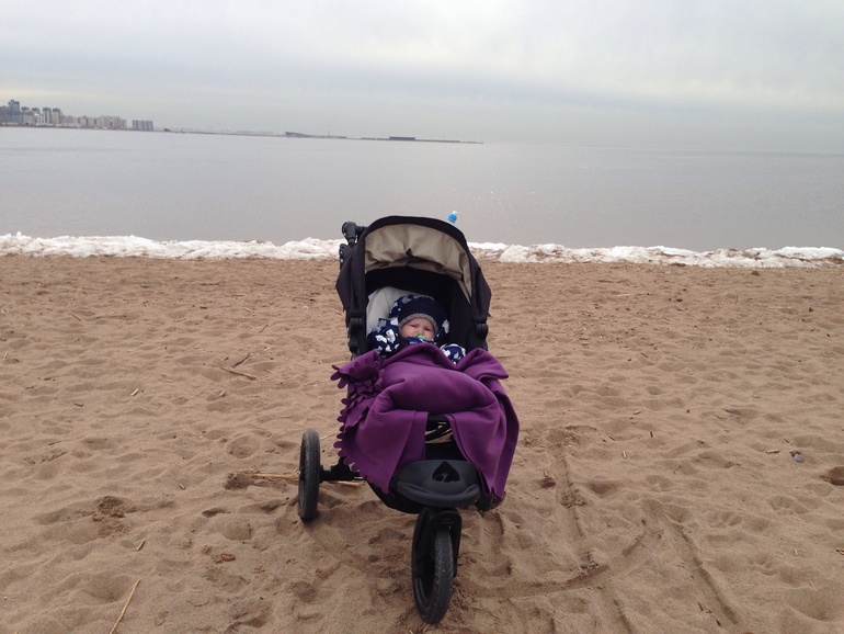 А мы с Артемкой любим гулять:)