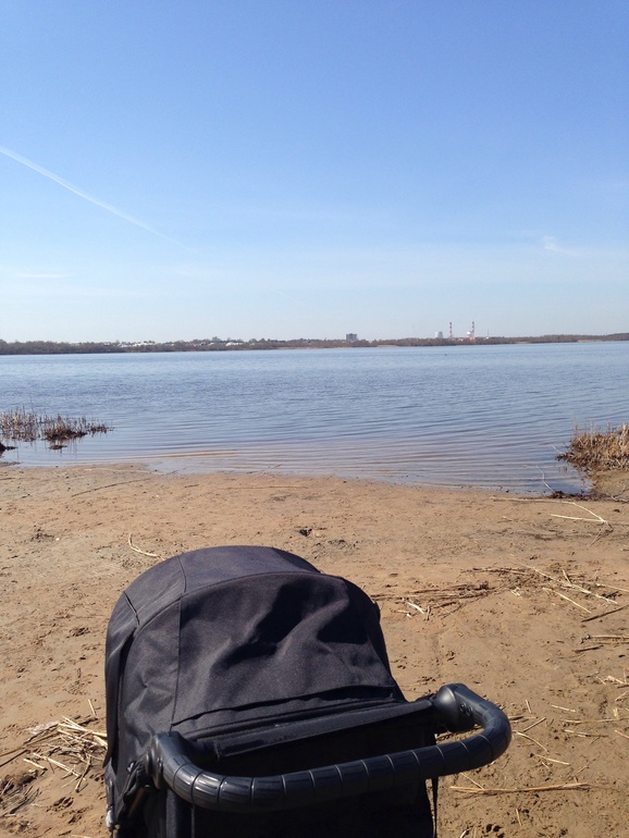 А мы с Артемкой любим гулять:)