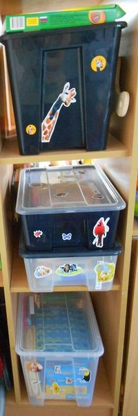 А как вы храните игрушки/книжки и всякие мелочи?
