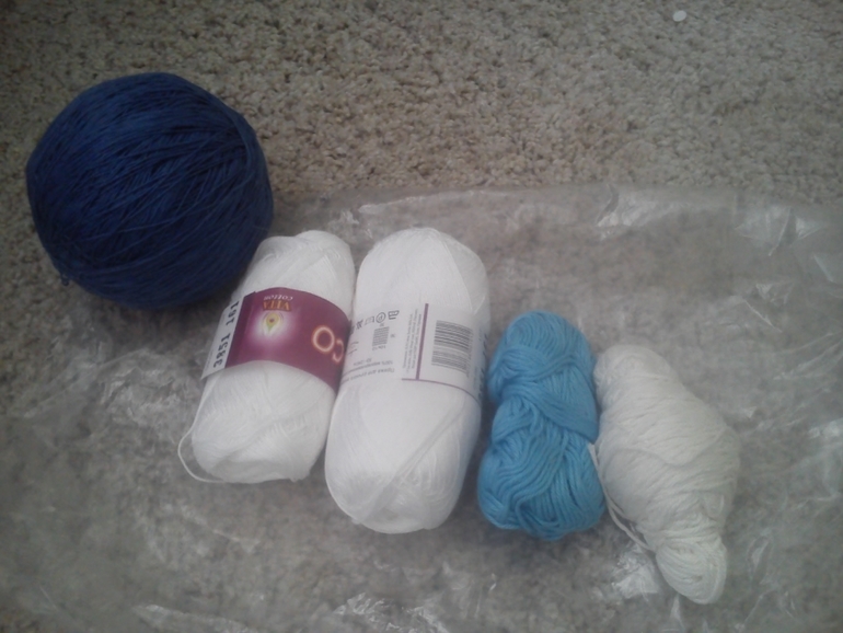 Хомка наводит порядок. Нужны идеи куда пустить пряжу)))