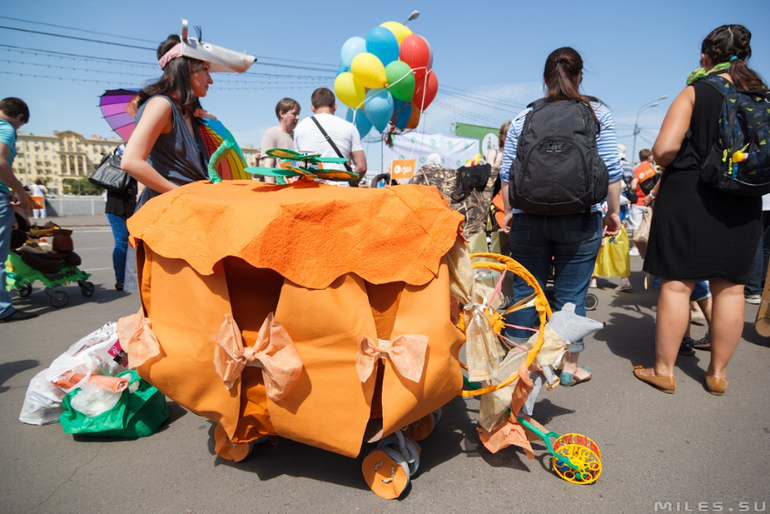 Парад колясок 2014. Парк Горького. Мать и дитя.