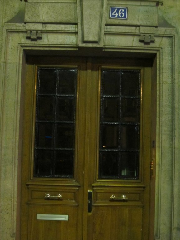 Париж снимали квартиру у хозяина