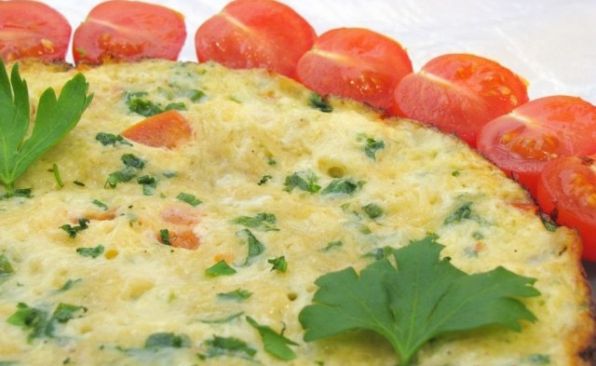 Омлет с индейкой, кукурузой и базиликом