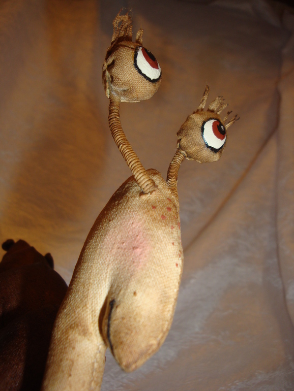 Моя первая тильда: кофейная улитка с глазами-перископами на скейте.