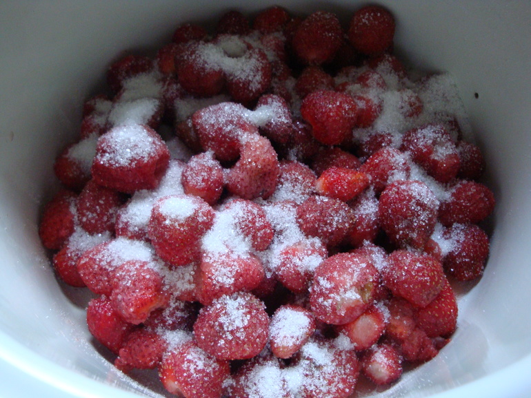 Клубничный джем с ванилью и черным перцем