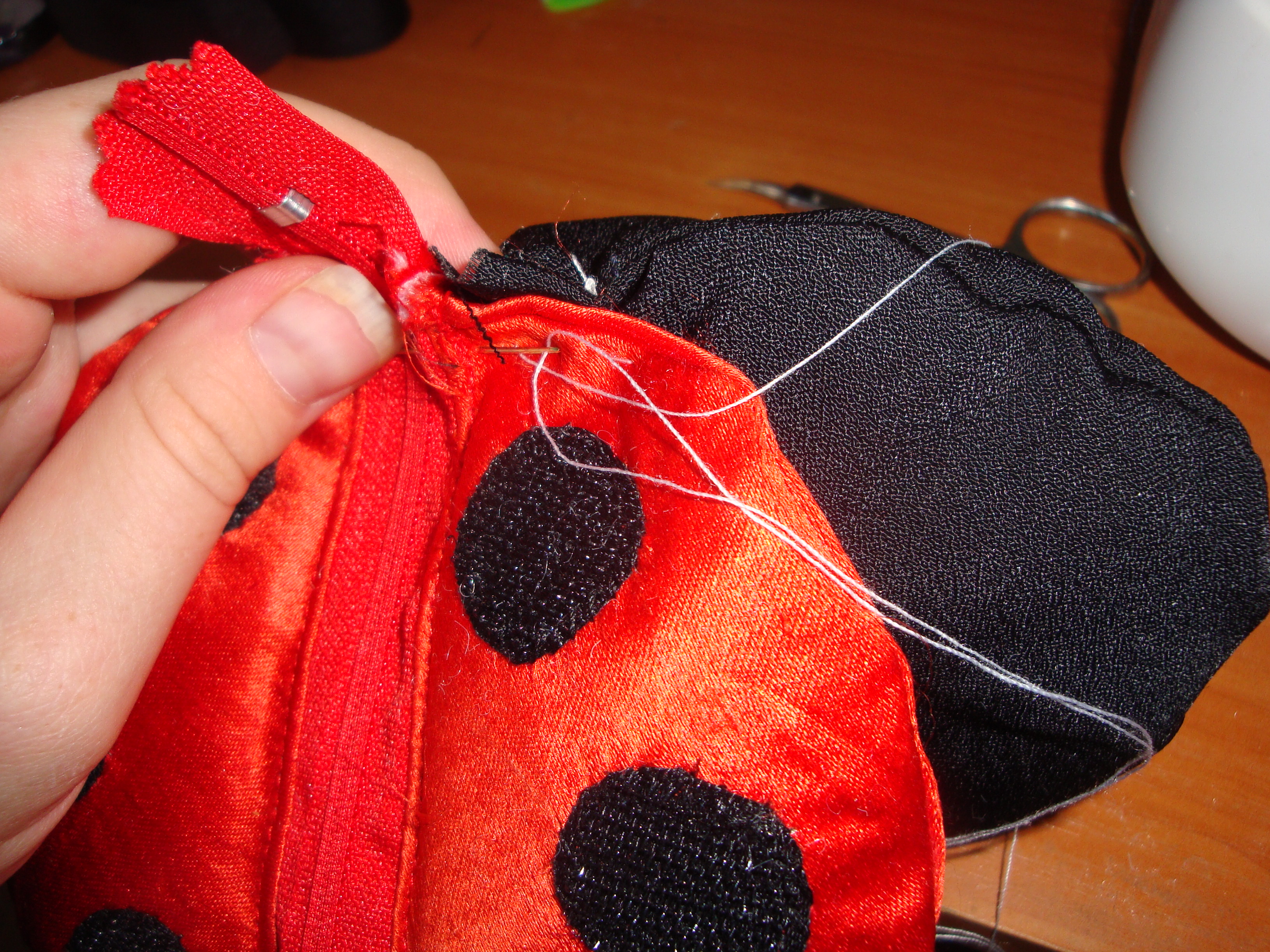 МК развивающей игрушки "Божья коровка" (ооочень много фото!)