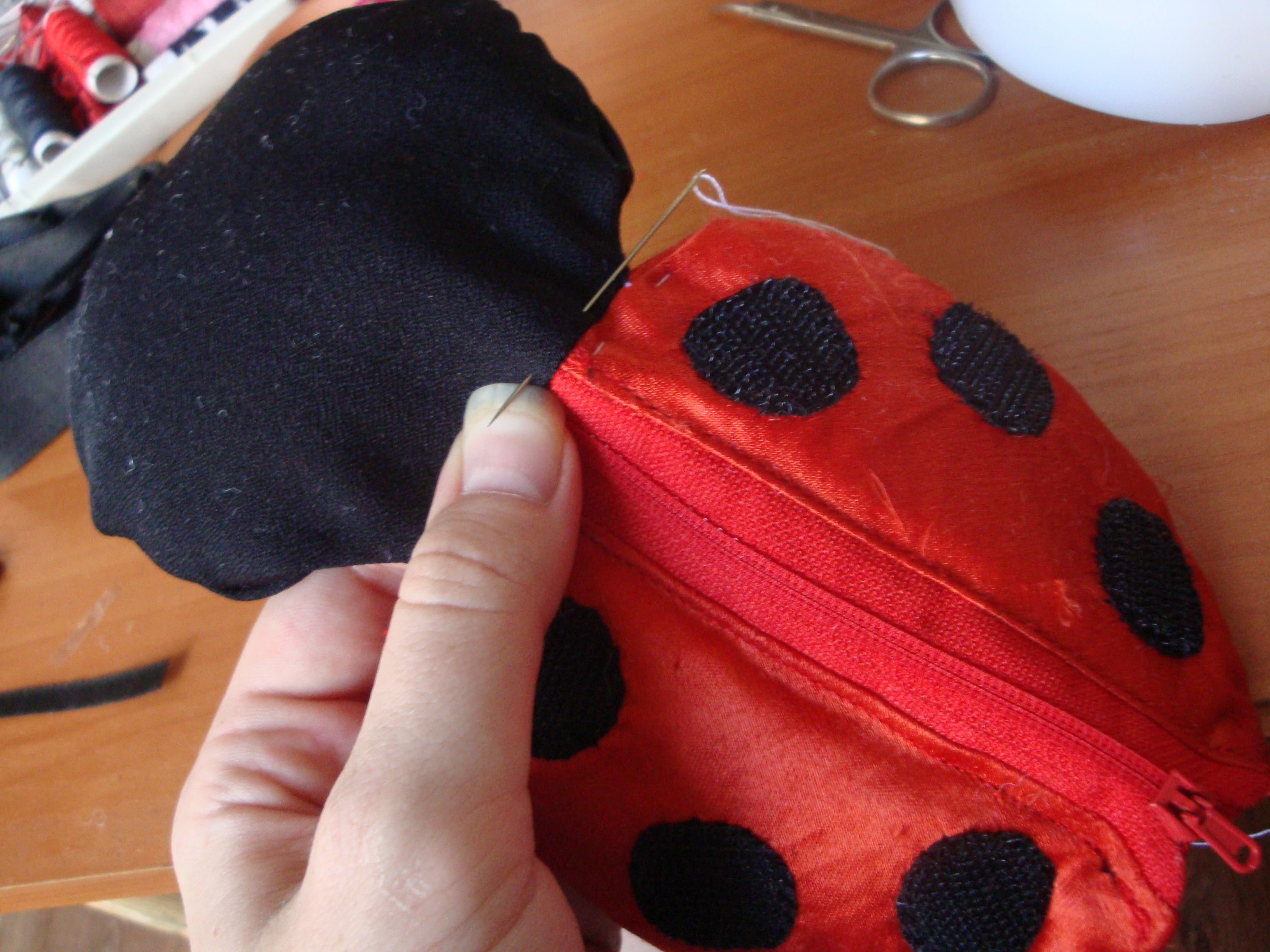 МК развивающей игрушки "Божья коровка" (ооочень много фото!)