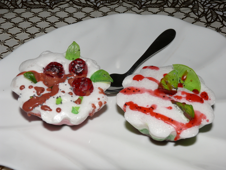 А я люблю делать аппетитные пирожные и кофейно -шоколадные!)