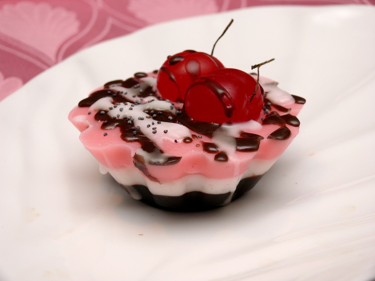 А я люблю делать аппетитные пирожные и кофейно -шоколадные!)