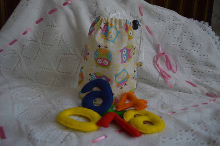 Приму заказ на изготовление именных гирлянд из фетра, которые станут прекрасным и милым урашением комнаты вашего крохи. А также изготовлю цифры из фетра с красивым хлопковым мешочком.