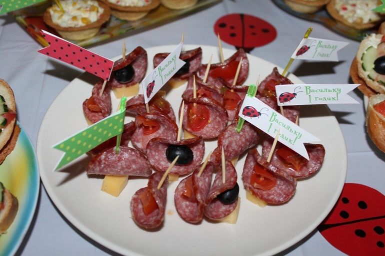 ГодоВасие на васильковой полянке в компании с божьими коровками