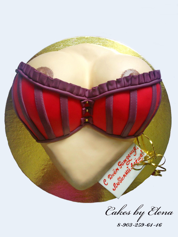 В бюсте бордового цвета...