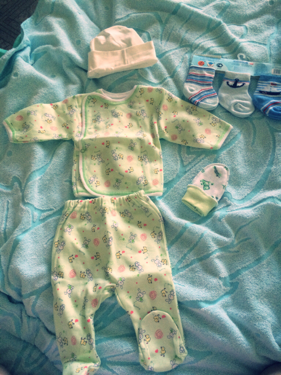 Купила комплект на выписку и немного приданного