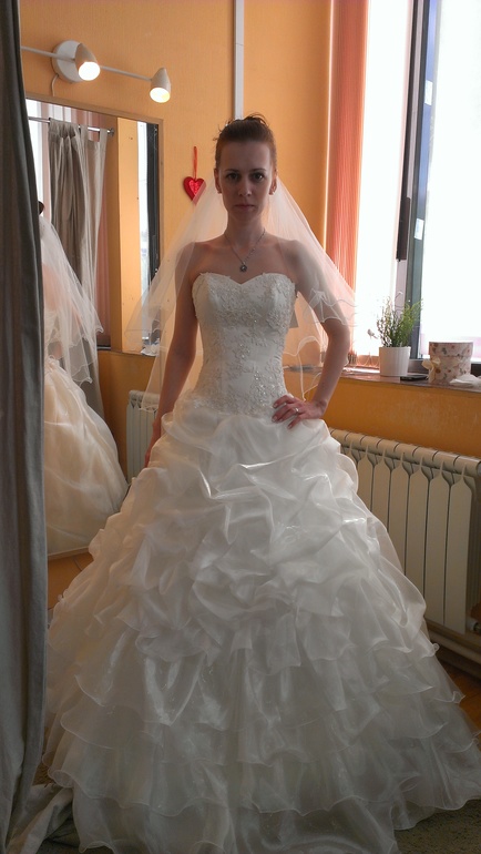 Куда приколоть фату?