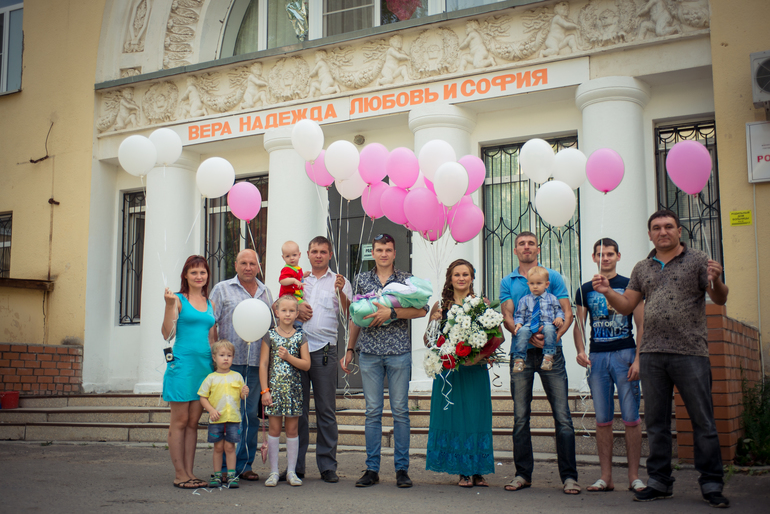 Долгожданная выписка из роддома)