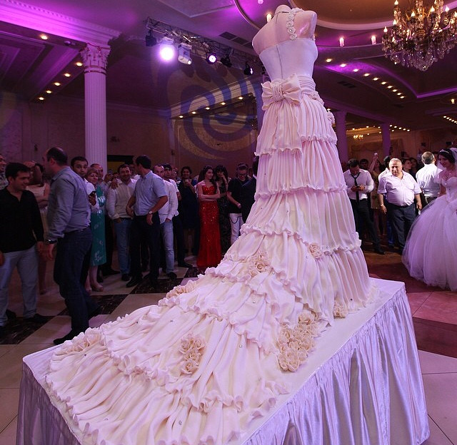 Свадебные платья и торты