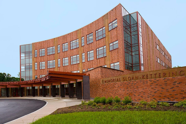 Жанна Фриске улетела в Лос-Анжелес, а ее муж в Москву