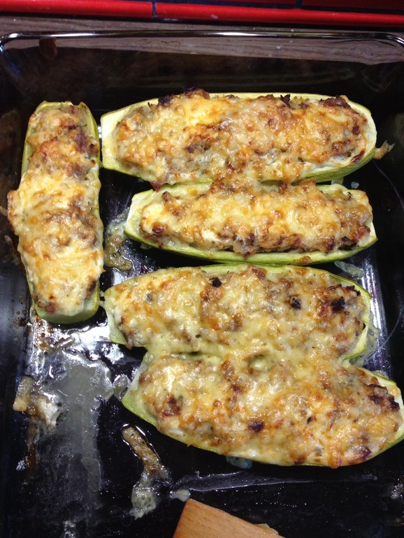 Фаршированные кабачки...мммм...ну очень вкусно!
