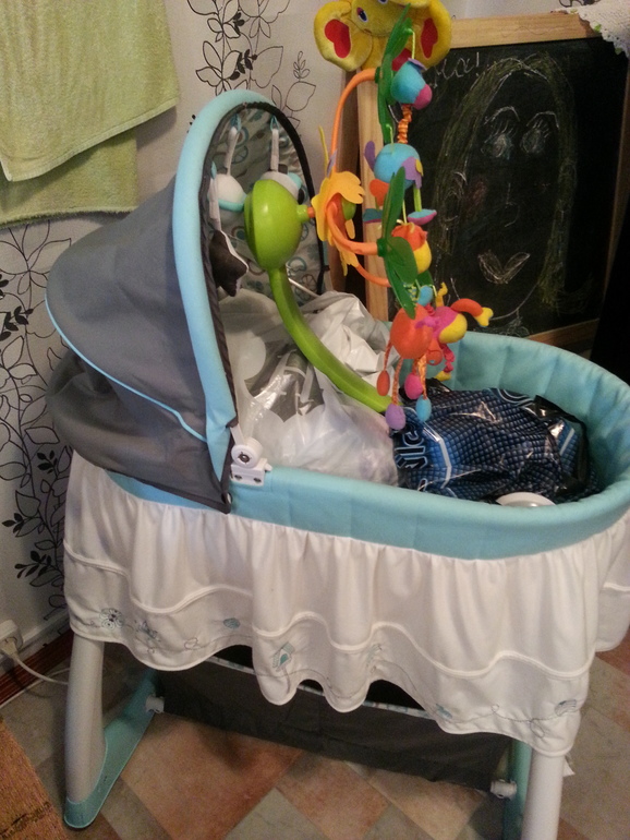 продаю мобиль в кроватку