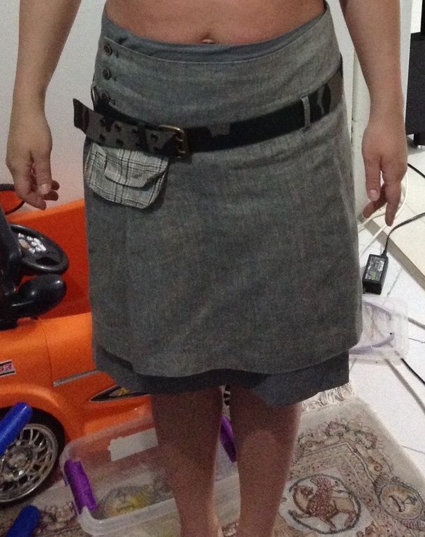 Какой верх подойдет вот к такой юбке?