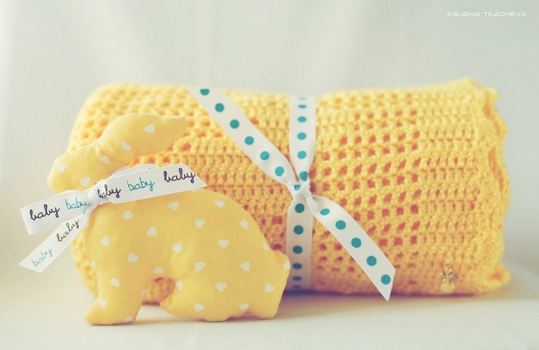 А давайте свяжем пледик с зайками ?