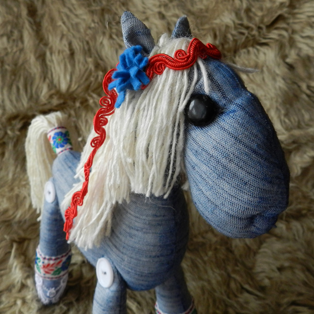 Белогривые лошадки