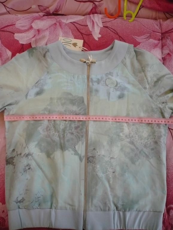 Пристрою модный бомбер от дизайнера Ольги Мелюковой.2000 тыс!